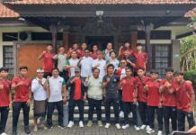PS Badung Dilepas Ikuti Liga 4 Nasional, Bupati Adi Arnawa Targetkan Lolos Liga 3 Bupati Wayan Adi Arnawa resmi melepas tim sepak bola PS Badung untuk berlaga dalam kompetisi Liga 4 Nasional di Rumah Jabatan Bupati Badung, Rabu (27/5/2026). Sumber Foto : Istimewa