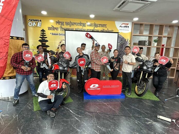 QJMOTOR Bali Serahkan Unit Tourino 250 DX Perdana ke Konsumen