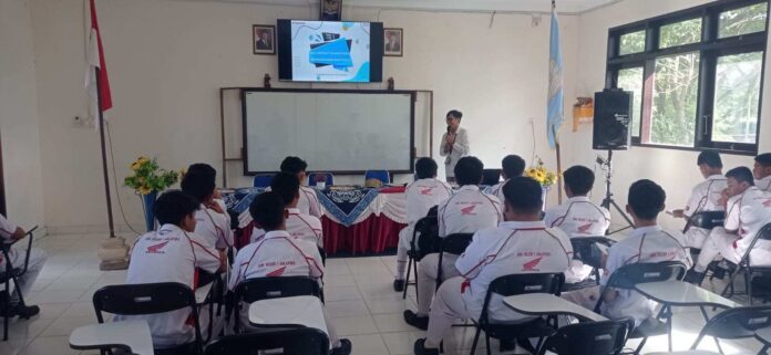 BaliPortalNews_ SMK (2) Astra Motor Bali Perkuat Kompetensi Siswa TBSM SMKN 1 Amlapura Lewat Pembelajaran Industri