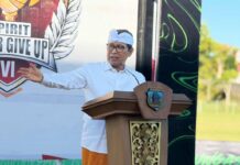 Cetak Pemain Berbakat, Bupati Adi Arnawa Wajibkan Setiap Desa di Badung Miliki SSB Bupati Adi Arnawa saat menghadiri Turnamen Sepak Bola Usia Dini Spirit Never Give Up Ke-6 di Lapangan Sepak Bola Desa Ungasan, Kuta Selatan, Jumat (29/5/2026). Sumber Foto : Istimewa