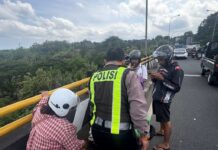 Depresi, Pemuda Asal Busungbiu Lakukan Percobaan Bundir di Atas Jembatan Shortcut Penyalin Depresi, Pemuda Asal Busungbiu Lakukan Percobaan Bundir di Atas Jembatan Shortcut Penyalin
