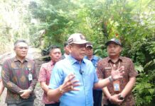 Tinjau Proyek Jalan di Selat, Bupati Gus Par Temukan Kerusakan pada Jalan yang Baru Setahun Dikerjakan Tinjau Proyek Jalan di Selat, Bupati Gus Par Temukan Kerusakan pada Jalan yang Baru Setahun Dikerjakan