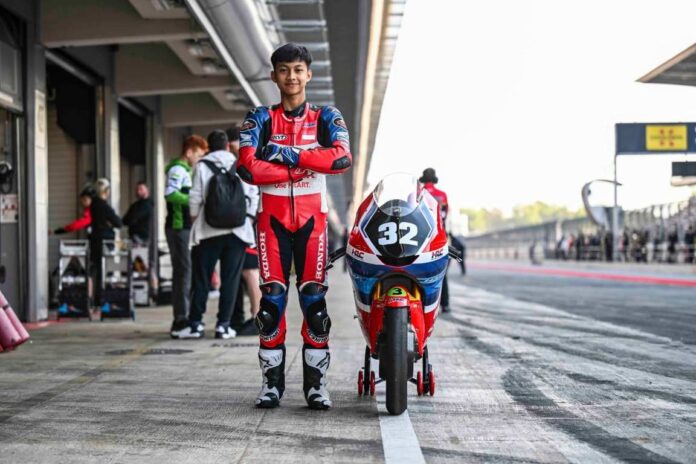 Pebalap muda Indonesia binaan PT Astra Honda Motor (AHM), Muhammad Kiandra Ramadhipa