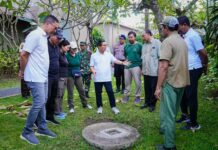 Bupati Badung Intensifkan Pengawasan Sampah Sektor Horeka di Kawasan Pantai Legian Bupati Adi Arnawa didampingi Sekda Badung, IB. Surya Suamba saat melaksanakan Pengawasan dan Penegakan Hukum Lingkungan terhadap sektor Horeka di wilayah Kelurahan Legian, pada Jumat (15/5/2026). Sumber Foto : Istimewa