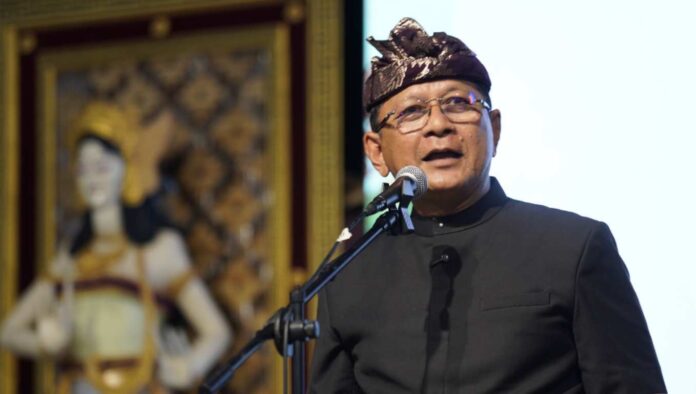 Bupati Buleleng, I Nyoman Sutjidra saat membuka secara resmi Busungbiu Festival, di Lapangan Busungbiu, Sabtu (16/5/2026.
