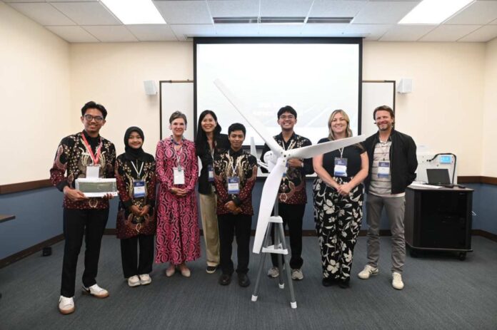 Tim TERANGIN saat tampil di ajang Fowler Global Social Innovation Challenge 2026. Terangin berhasil finish di posisi 6 besar pada ajang yang digelar oleh University of San Diego, USA tersebut pada 1-2 Mei 2026 lalu.