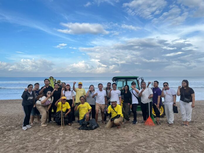 Rayakan Hari Buruh dengan Cara Berbeda, Aksi Bersih Pantai Legian oleh Fame Hotel Sunset Road dan Bumi Kita Nusantara