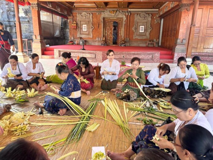 Pelatihan Pembuatan Banten Pelatihan Pembuatan Banten