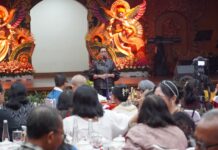 Reuni Alumni FEB Unud Jadi Momentum Putri Koster Serukan Pelestarian Tenun Bali Pelestarian Tenun Bali