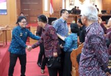 Wagub Giri Prasta Paparkan Pandangan atas Raperda Perubahan Pajak dan Retribusi Daerah Raperda Perubahan Pajak dan Retribusi Daerah