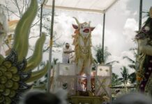 Taman Dedari Persembahkan Penghormatan Suci untuk Palebon Ida Pedanda Istri Purnama Persembahan Taman Dedari untuk Griya Gede Simpangan Manuaba Bunutan pada Upacara Palebon Ida Pedanda Istri Purnama