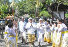 Wali Kota Jaya Negara Hadiri Upacara Ngeratep dan Pasupati Pelawatan di Pura Dalem Ulun Suan Upacara Ngeratep