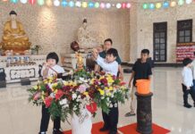 Waisak 2026 Jadi Ajang Sebar Welas Asih, Mapanbumi Bali Hadirkan Ritual Suci hingga Festival Vegan Mapanbumi Bali menggelar perayaan Waisak 2026 di Denpasar melalui ritual pemandian Rupang Buddha, bazar vegan, serta kegiatan sosial dan edukatif untuk memperkuat nilai perdamaian dan kebersamaan.