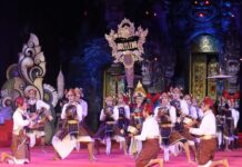 Angkat Tradisi Bebayuhan Sanan Empeg, “Seet Wangsul” Buleleng Curi Perhatian Penonton PKB