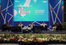 Roadshow 17th SATU Indonesia Awards 2026 Hadir di Makassar, Mencari Penggerak Perubahan dari Indonesia Timur Juri 17th SATU Indonesia Awards 2026 sekaligus Rektor Universitas YARSI dan Guru Besar Pascasarjana Universitas Negeri Jakarta Prof. Fasli Jalal (kedua kanan), Juri 17th SATU Indonesia Awards 2026 sekaligus Founder Young On Top Billy Boen (kedua kiri), Head of Corporate Communications Astra Windy Riswantyo (tengah), serta Penerima Apresiasi SATU Indonesia Awards 2017 sekaligus Penggerak Desa Sejahtera Astra Kanreapia, Kabupaten Gowa, Sulawesi Selatan, Jamaluddin (kanan) pada Roadshow 17th SATU Indonesia Awards 2026 di Makassar, Sulawesi Selatan pada Rabu (24/6/2026). Sumber Foto : Istimewa