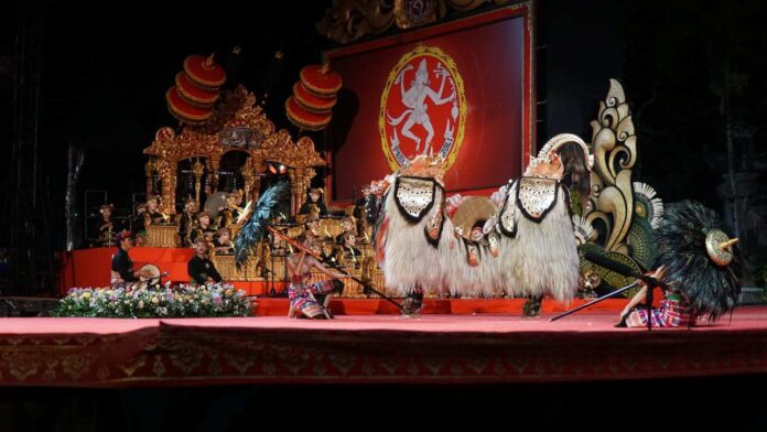 Bangli Pukau Ribuan Penonton PKB 2026, Sanggar Swara Padma Bhuana Tampilkan Tari Bapang Barong Ket yang Memesona. Sumber Foto : Istimewa