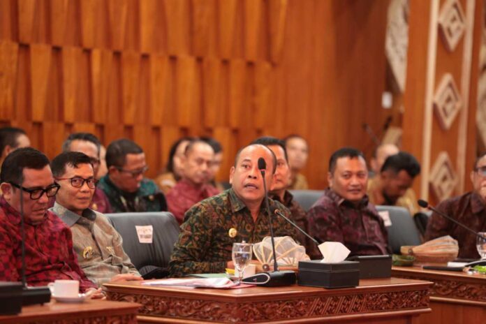 BaliPortalNews_ Isu Bawa Isu Strategis ke Kerta Sabha, Bupati Gus Par Perjuangkan Infrastruktur Jalan dan Air Bersih untuk Karangasem