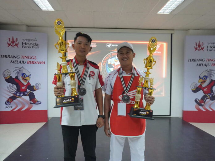 Juara I Service Advisor, I Wayan Okky Fransiska dan Juara I Technical Skill, Saputra Yasa dari Made Ferry Motor. Sumber Foto : tis/bpn