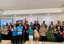 PLN UP2D Bali Gandeng Desa Dauh Puri Kangin, Perkuat Keamanan Kelistrikan dan Perlindungan Masyarakat Tim PLN UP2D Bali berkesempatan berfoto bersama dengan perangkat desa Dauh Puri Kangin swtelah acara sosialisasi selesai dilaksanakan