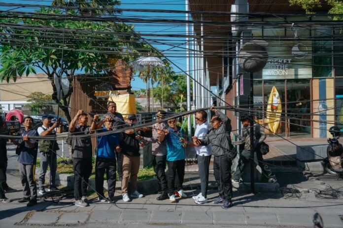 Ciptakan Estetika Kawasan Wisata, Pemkab Badung Kembali Tertibkan Kabel Provider Tidak Aktif