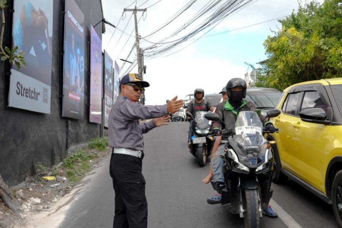 Kurangi Kemacetan di Pecatu, Dishub Badung Terapkan Rekayasa Lalu Lintas pada Jam Padat