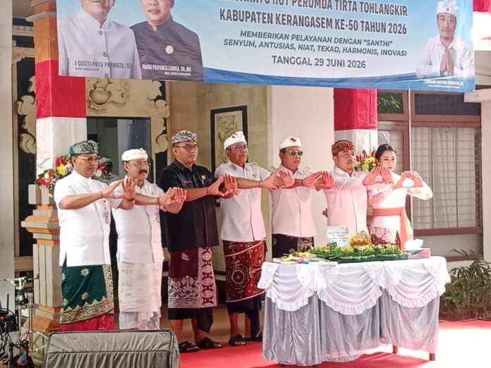 Setengah Abad Perumda Tirta Tohlangkir, Bupati Gus Par Minta Tingkatkan Layanan Air Bersih untuk Masyarakat