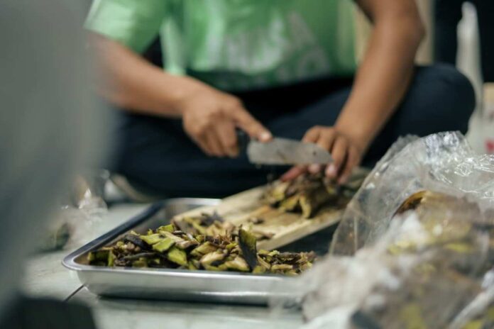 BaliPortalNews_ eco enzyme ITDC Gandeng Masyarakat Benoa Kelola Sampah Organik Jadi Eco Enzyme
