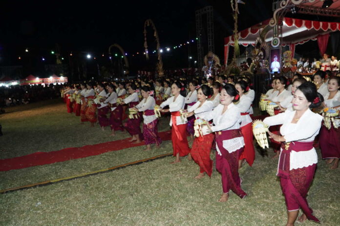 425 Penari Meriahkan Pembukaan Fesona Seririt 2026, Bupati Sutjidra Tekankan Pelestarian Budaya
