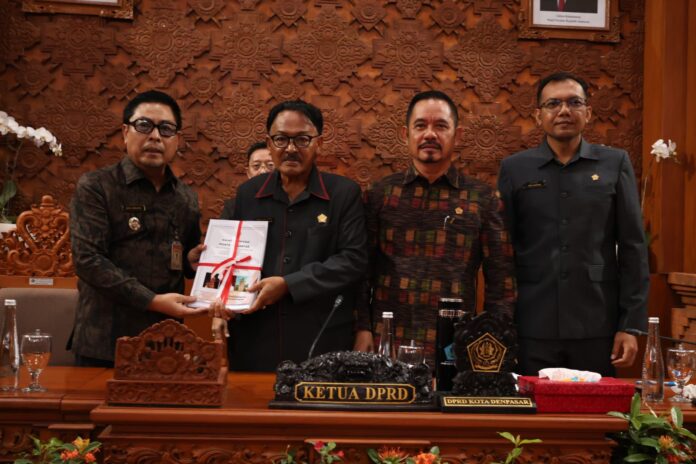Sidang Paripurna DPRD Kota Denpasar Sidang Paripurna DPRD Kota Denpasar