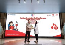 Perayaan HUT ke-56, Astra Motor Salurkan 560 Kantong Darah Melalui Aksi Donor Serentak di 12 Provinsi Chief Executive Astra Motor Robien Tony menyalurkan 560 Kantong Darah kepada Perwakilan Kepala UDD Palang Merah Indonesia Provinsi Jateng Dokter Okty Prahalanitya,SpPk,Mars,Biomed pada hari Rabu 15 Juli 2026 di Gedung Astra Motor Safety Riding Center Jawa Tengah.