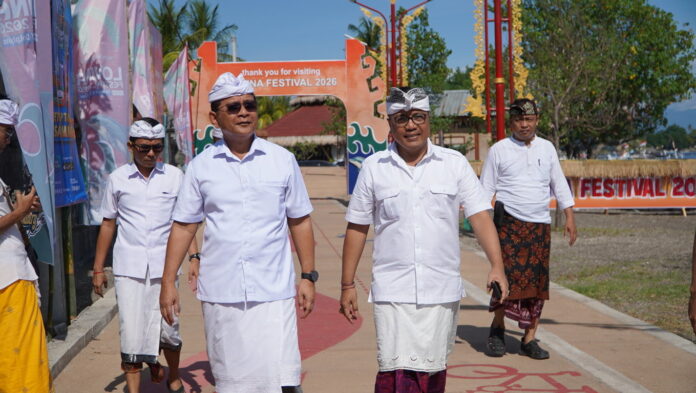 Pedestrian Pantai Lovina