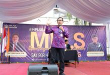 Jadi Narasumber MPLS SMK PGRI 4 Denpasar, Sekda Eddy Mulya Tekankan Karakter Kuat dan Prestasi Hebat MPLS SMK PGRI 4 Denpasar