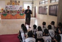 Sekda Eddy Mulya Berikan Edukasi Sekolah Aman dan Nyaman kepada Peserta MPLS SMP PGRI 2 Denpasar Sekda Eddy Mulya
