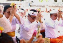 Wali Kota Jaya Negara Ngaturang Bhakti Penyineban di Pura Luhur Uluwatu Ngaturang Bhakti Penyineban