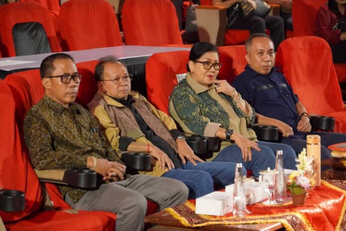 Di Bawah Pohon Sukun Di Bawah Pohon Sukun