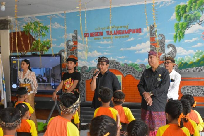 Mesolah dan Megending
