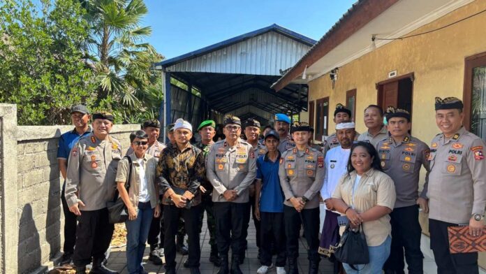 KBP Amirjan, S.I.K. (Kasubdit Binanev Polsus Ditbinpotmas Korbinmas Baharkam Polri), Alexandra (Korwil Grup Astra Bali), Jaka Fernando (Head of Strategic Business Intelligent Dept. PT Astra International Tbk), Brigjen Pol M. Rudy Syafirudin, S.I.K., S.H., Kapolres Badung AKBP Joseph Edward Purba, S.H., S.I.K., M.H