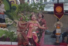 Les Kelanguan Pukau PKB XLVIII, Duta Badung Hidupkan Spirit Tradisi Mebuug Buugan Kedonganan Les Kelanguan Pukau PKB XLVIII, Duta Badung Hidupkan Spirit Tradisi Mebuug Buugan Kedonganan