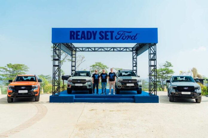 (Kiri-Kanan). Country Manager Ford Asia Pacific Direct Market, Sergey Gidon; Regional Director RMA Indonesia, Roelof Lamberts; dan Sales Director Ford Asia Pacific Direct Market, Edin Causevic. Sumber Foto : Istimewa