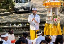 Bupati Adi Arnawa dan Wabup Bagus Alit Sucipta Hadiri Karya Tawur Balik Sumpah di Pura Luhur Uluwatu Bupati Adi Arnawa dan Wabup Bagus Alit Sucipta Hadiri Karya Tawur Balik Sumpah di Pura Luhur Uluwatu