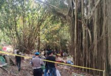 Polisi Bongkar Kuburan Terduga Maling Ayam Untuk Proses Autopsi Suasana proses autopsi terhadap jasad KD yang dilakukan pihak kepolisian di Setra Desa Sidatapa, Kecamatan Banjar, Buleleng Senin (27/7/2026) siang. Sumber Foto : Istimewa