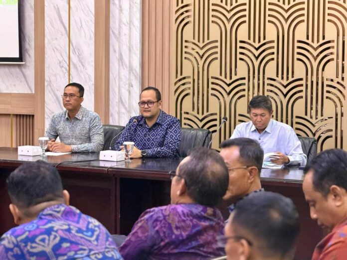 Wabup Bagus Alit Sucipta didampingi Sekda Surya Suamba saat kunjungan kerja ke Pemerintah Kota Surabaya, Kamis (9/7/2026). Sumber Foto : Istimewa