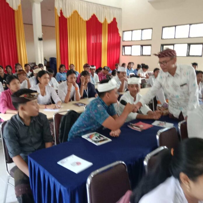BaliPortalNews_ MPLS KPU Manfaatkan MPLS, KPU Karangasem Edukasi Ribuan Pemilih Pemula di 27 SMA dan SMK. Sumber Foto : Istimewa