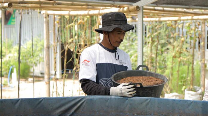 BaliPortalNews_ Pendampingan pelaku UMKM ternak lele di Desa Sejahtera Astra Bugisan. Pendampingan pelaku UMKM ternak lele di Desa Sejahtera Astra Bugisan.