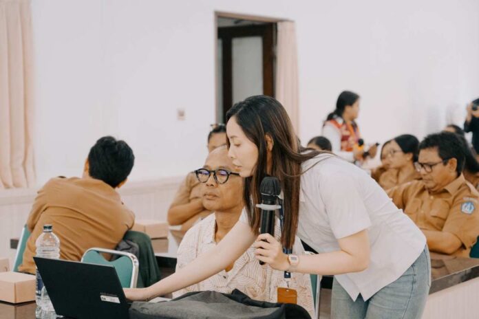 Primakara University Dukung Transformasi Digital Desa Tibubeneng Lewat Pelatihan Google Workspace