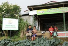 PT Astra International Tbk: Dari Rumah Koran di Desa Sejahtera Astra Kanreapia Menjadi Sentra Sayuran di Sulawesi Selatan Suasana Rumah Koran di Desa Sejahtera Astra Kanreapia, Kabupaten Gowa, Sulawesi Selatan. Berawal dari ruang belajar sederhana ini, masyarakat memperluas akses terhadap informasi dan pengetahuan yang menjadi fondasi pengembangan pertanian, pendidikan, dan pemberdayaan masyarakat di desa.