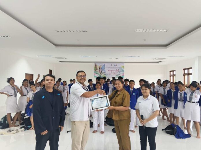 Primakara University Tingkatkan Kecakapan Digital Siswa SMAN 3 Mengwi Lewat Program Pengabdian Masyarakat Berkelanjutan