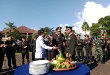 Polres Karangasem Dapat Kejutan Tumpeng dari Kodim dan Pemkab di HUT ke-80 Bhayangkara Polres Karangasem Dapat Kejutan Tumpeng dari Kodim dan Pemkab di HUT ke-80 Bhayangkara