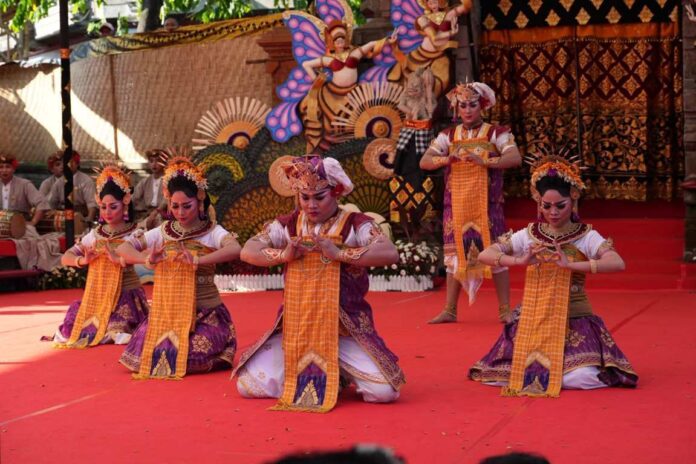 Angklung Kebyar Legian Hidupkan Filosofi Atma Kerthi di PKB XLVIII 2026