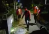 Polisi saat mendatangi lokasi atau TKP hilangnya sepeda motor milik Nyoman Ginagi Desa Giri Emas, Kecamatan Sawan, Buleleng. Sumber Foto : Istimewa